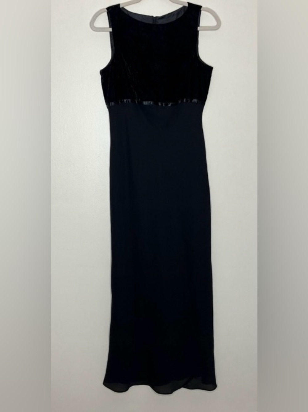 Tailor B. Moss black velvet full length formal dress 8
